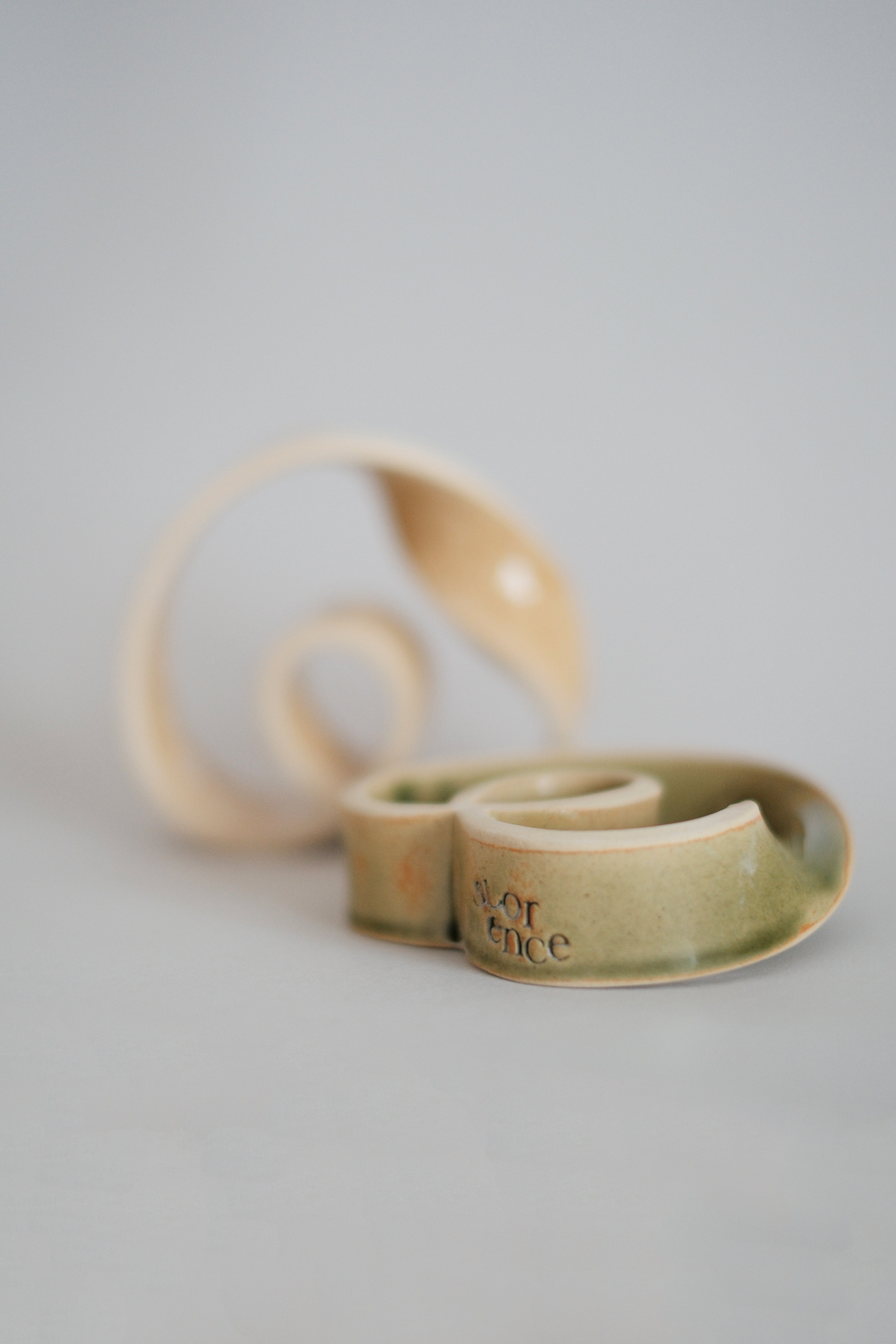Slorence_Ringvase mini_Olive green